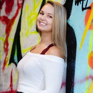 Meet your Posher, Ava